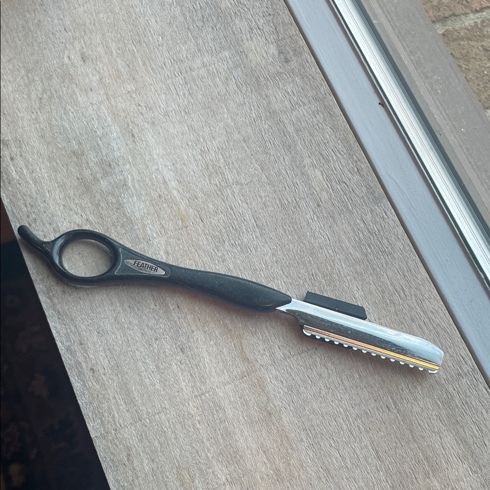 ❤️ Feathering Hair Styling Razor by Feather of JAPAN - Picture 2 of 4